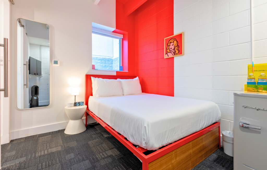 Cozy Full — Red at The Gallatin
